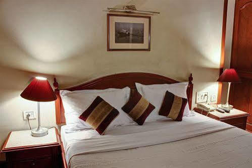 Hotel Pradeep Varanasi Exterior photo